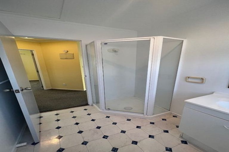 Photo of property in 5 Tampin Road, Hillpark, Auckland, 2102