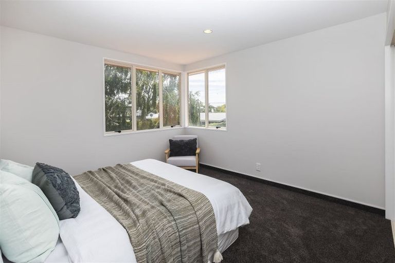 Photo of property in 2 Rosefield Lane, Northcote, Christchurch, 8052