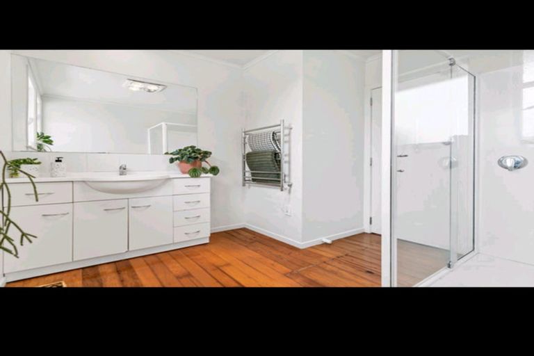 Photo of property in 24 Hayman Place, Beach Haven, Auckland, 0626