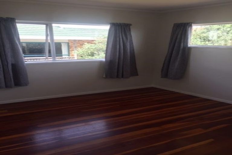 Photo of property in 2 Kingussie Place, Highland Park, Auckland, 2010