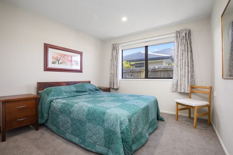 Photo of property in 8 Modello Lane, Waiuku, 2123