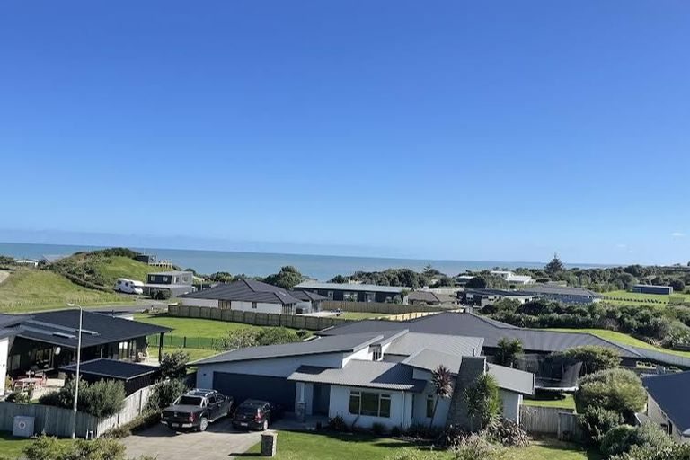 Photo of property in 16 Longbeach Drive, Castlecliff, Whanganui, 4501