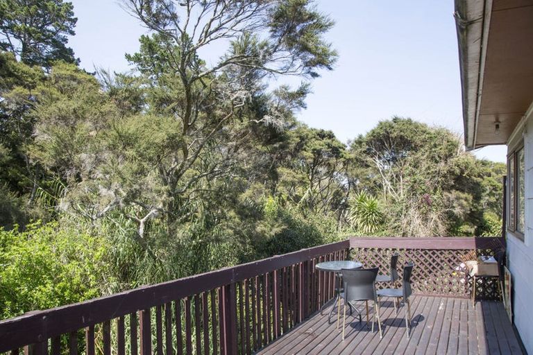 Photo of property in 58 Easton Park Parade, Glenfield, Auckland, 0629