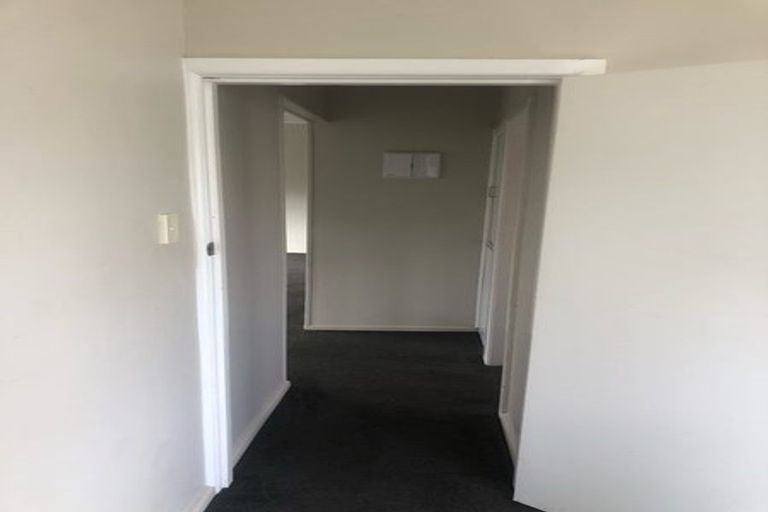 Photo of property in 112 Tirimoana Road, Te Atatu South, Auckland, 0602