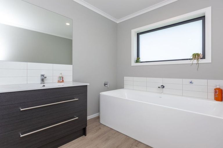 Photo of property in 12 Faydon Close, Ohau, Levin, 5570