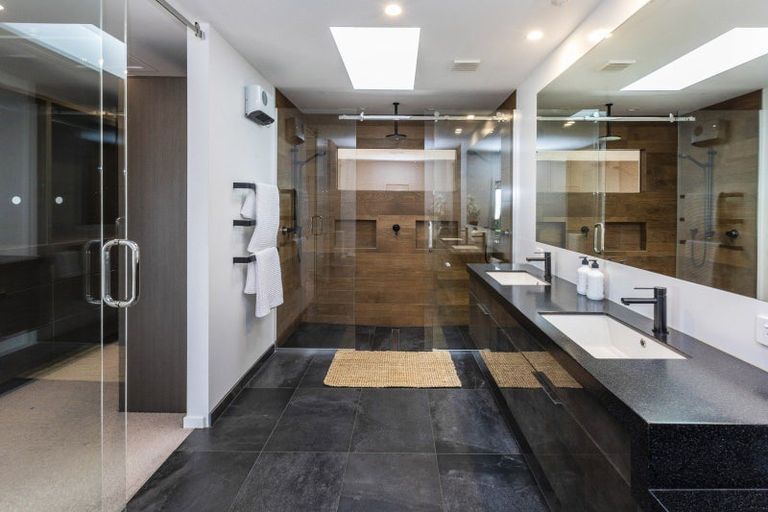 Photo of property in 2 Challenger Lane, Redcliffs, Christchurch, 8081