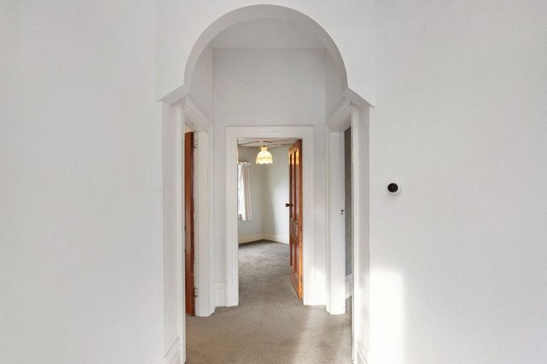 Photo of property in 18 Sandwich Road, Beckenham, Christchurch, 8023