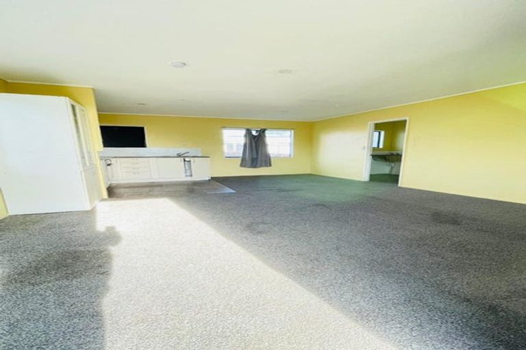 Photo of property in 1/53 Maplesden Drive, Clendon Park, Auckland, 2103