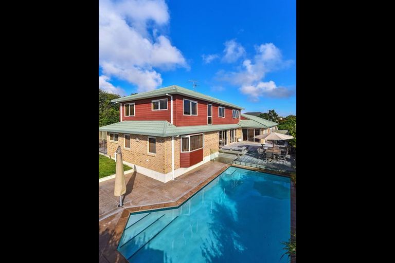 Photo of property in 102 Charles Prevost Drive, The Gardens, Auckland, 2105