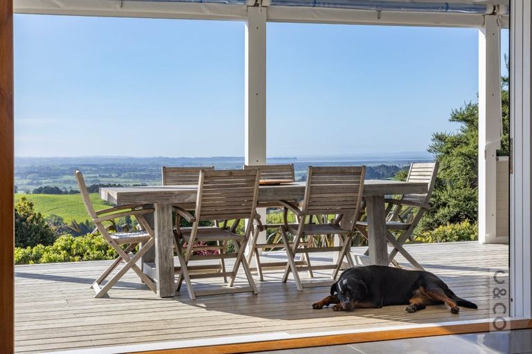 Photo of property in 10 Kaipara View Road, Helensville, 0875