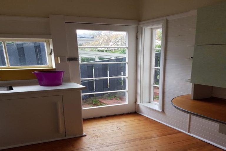 Photo of property in 43 Clyde Street, Island Bay, Wellington, 6023