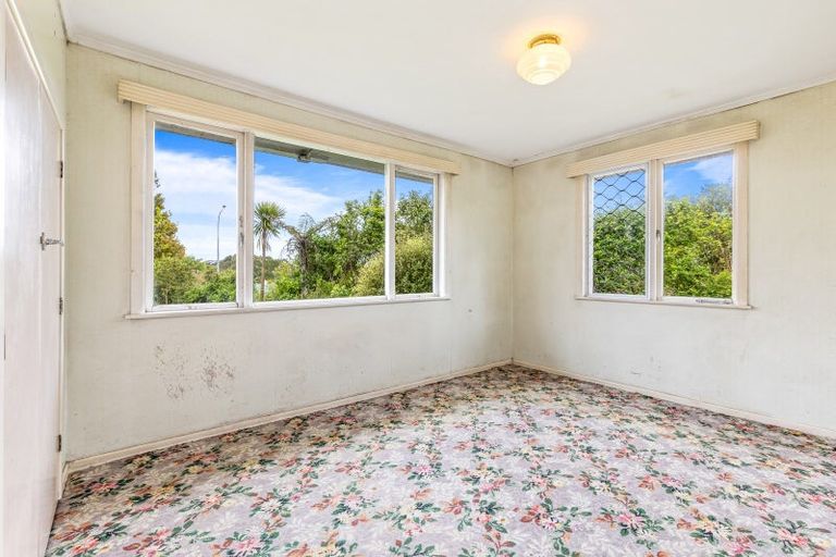 Photo of property in 143 Edmonton Road, Te Atatu South, Auckland, 0610