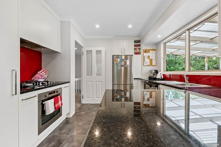 Photo of property in 27 Kurnell Drive, Botany Downs, Auckland, 2010