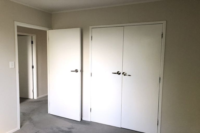 Photo of property in 25 Finn Place, Totara Vale, Auckland, 0629