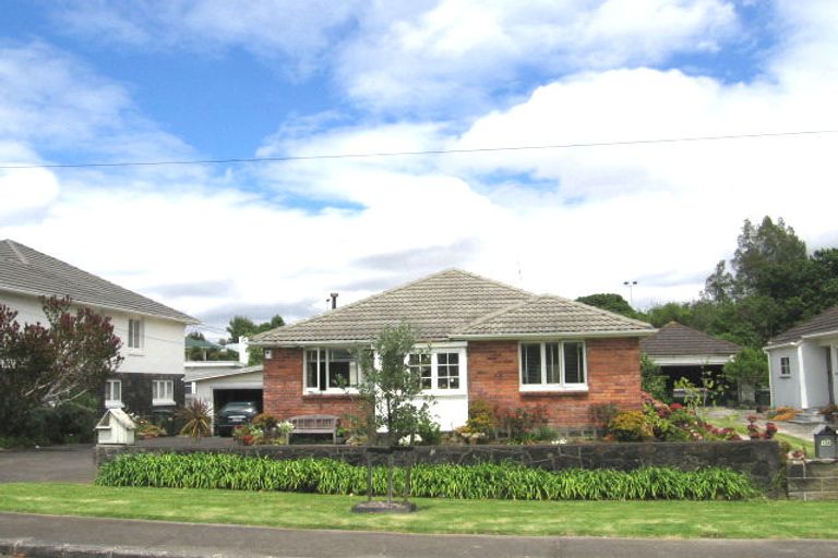 Photo of property in 12 Leonard Road, Mount Wellington, Auckland, 1060