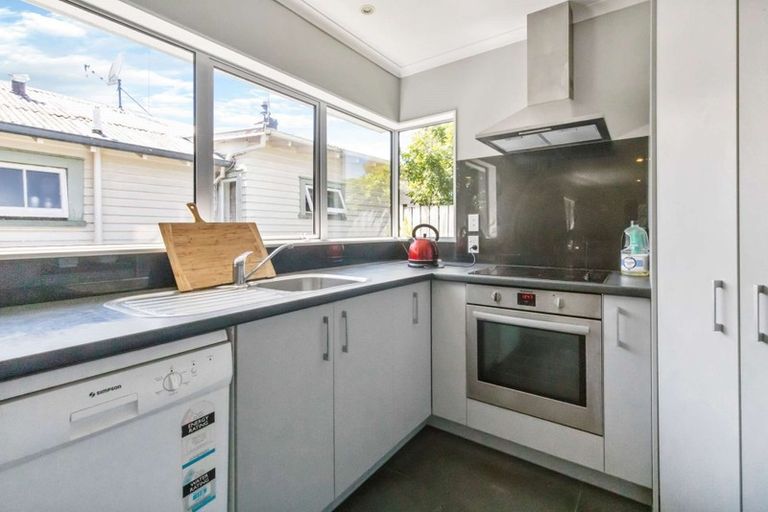 Photo of property in 503a Devonport Road, Tauranga South, Tauranga, 3112