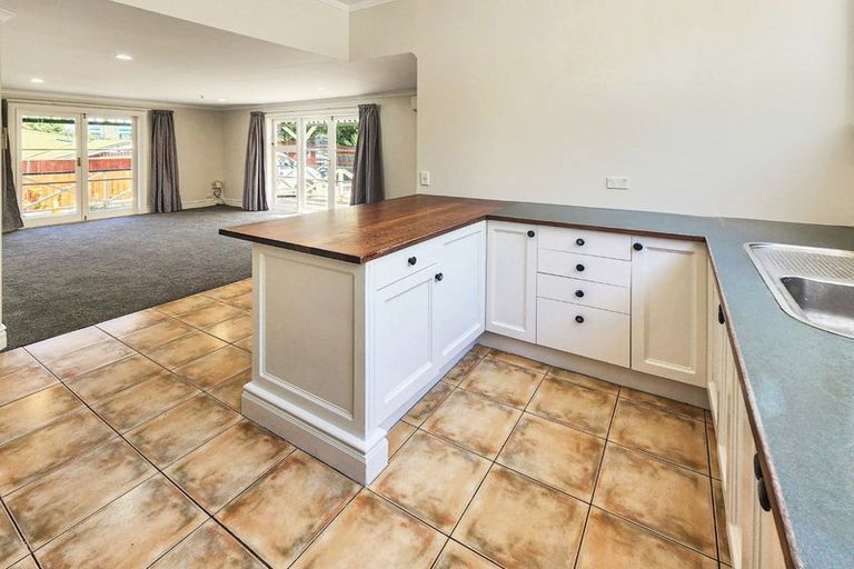 Photo of property in 1 Clyde Road, Bluff Hill, Napier, 4110