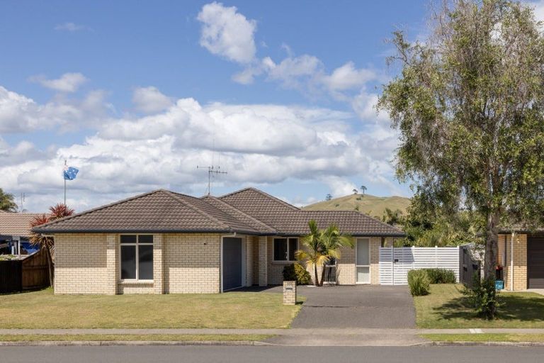 Photo of property in 106 Doncaster Drive, Papamoa Beach, Papamoa, 3118