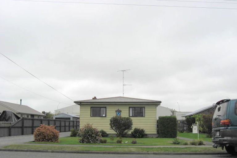 Photo of property in 98 Mcmurdo Street, Tinwald, Ashburton, 7700