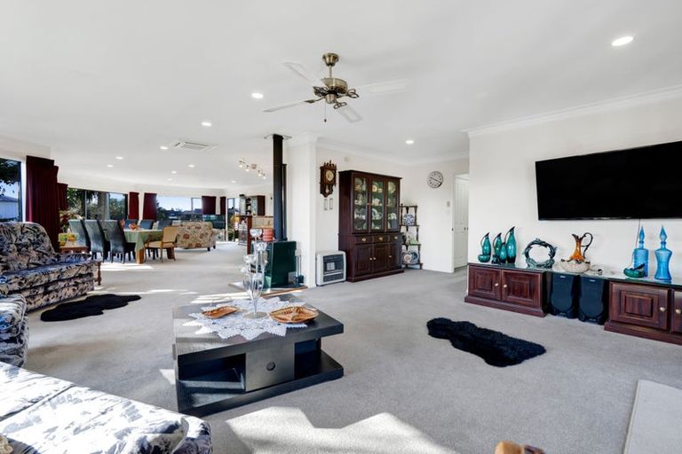 Photo of property in 3 Karina Road, Merrilands, New Plymouth, 4312