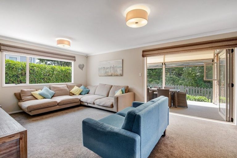 Photo of property in 7 Kingtide Place, Red Beach, 0932