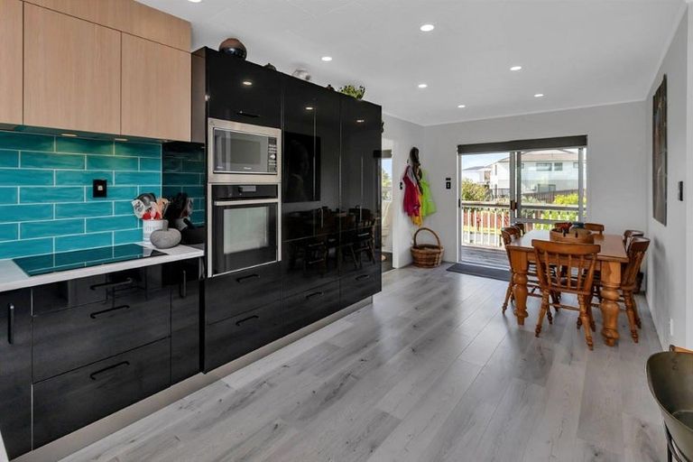 Photo of property in 26 Manaia View Road, One Tree Point, 0118