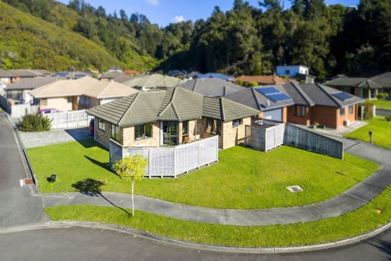 Photo of property in 4 Beaufort Close, Kingsley Heights, Upper Hutt, 5018
