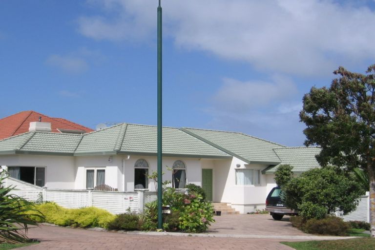 Photo of property in 19 Te Hoe Grove, Pinehill, Auckland, 0632