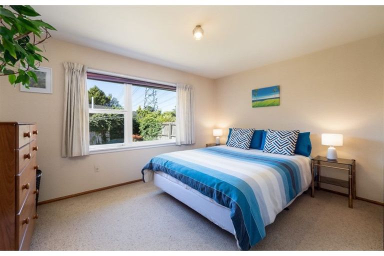 Photo of property in 18 Ilfracombe Place, Burnside, Christchurch, 8053
