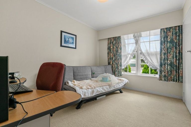 Photo of property in 27 Miro Road, Mangere Bridge, Auckland, 2022