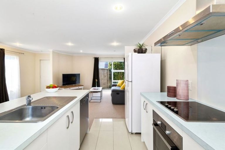 Photo of property in 29a Turville Crescent, Newlands, Wellington, 6037