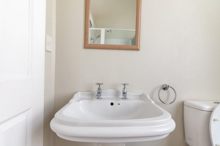 Photo of property in 63 Palmerston Road, Birkenhead, Auckland, 0626