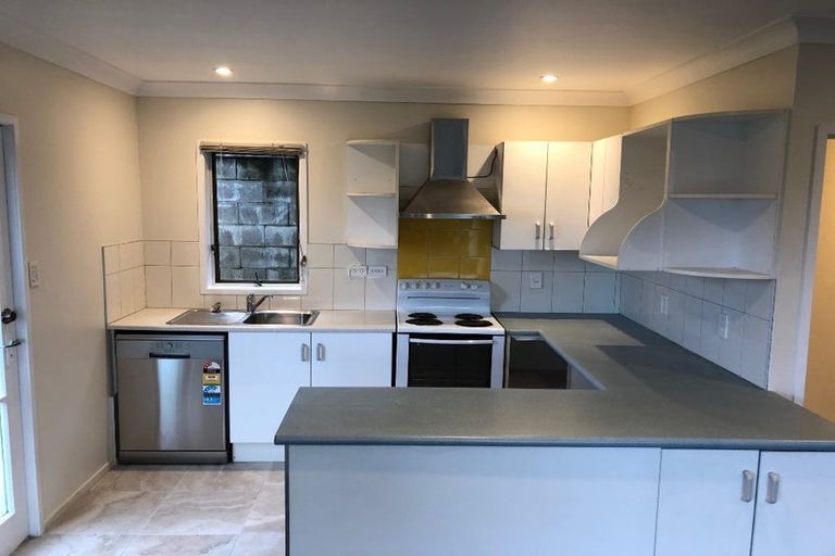 Photo of property in 33 Noeleen Street, Glenfield, Auckland, 0629