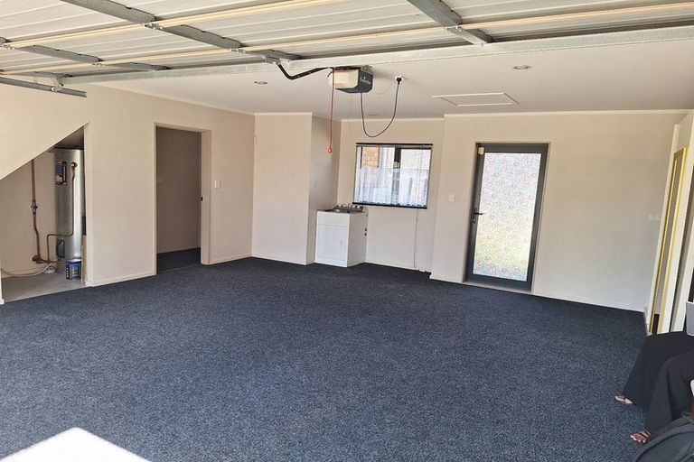 Photo of property in 8 Pyramid Place, Glen Eden, Auckland, 0602