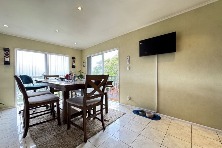 Photo of property in 129 Holborn Drive, Stokes Valley, Lower Hutt, 5019