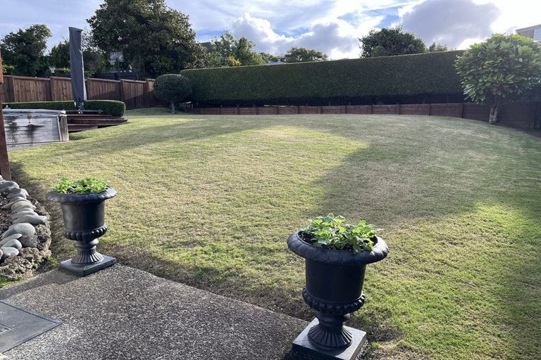 Photo of property in 5 Tudward Glade, Hillcrest, Auckland, 0627