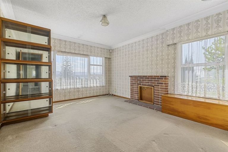 Photo of property in 265 Great North Road, Henderson, Auckland, 0612