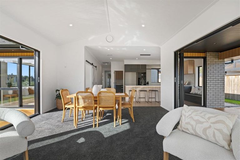 Photo of property in 1 Erlam Place, Matipo Heights, Rotorua, 3015