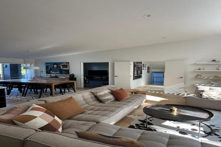 Photo of property in 32f Parr Terrace, Castor Bay, Auckland, 0620