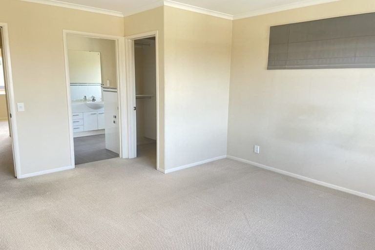 Photo of property in 6 Oswald Close, Flat Bush, Auckland, 2016