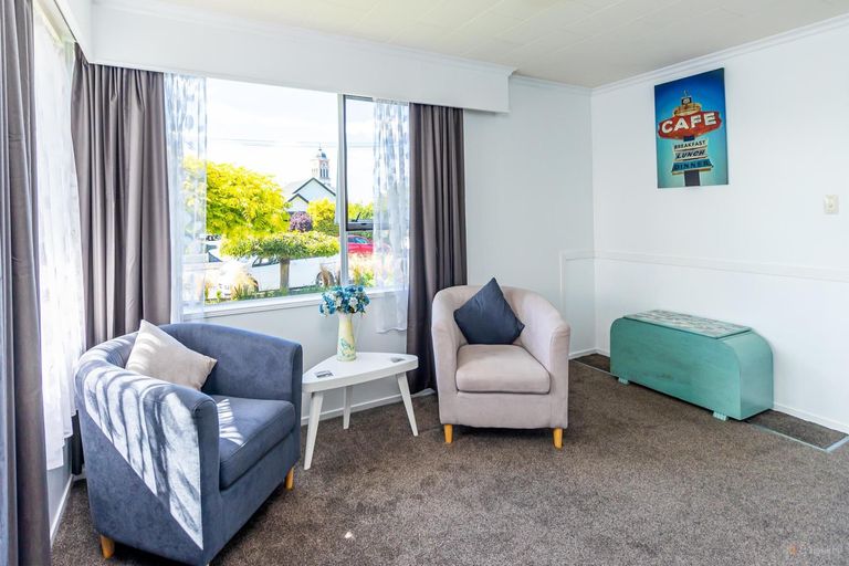 Photo of property in 10a-b Churchill Place, Waimate, 7924