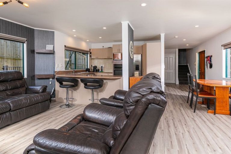 Photo of property in 112 Mountain Road, Henderson Valley, Auckland, 0612