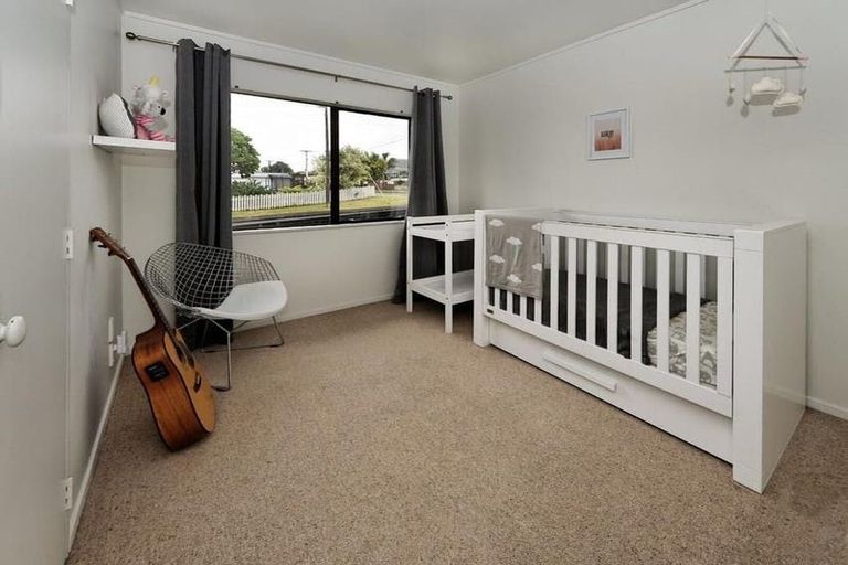 Photo of property in 2a Hughes Terrace, Te Atatu Peninsula, Auckland, 0610