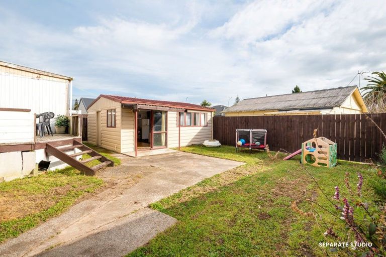 Photo of property in 1 Denz Street, Maeroa, Hamilton, 3200
