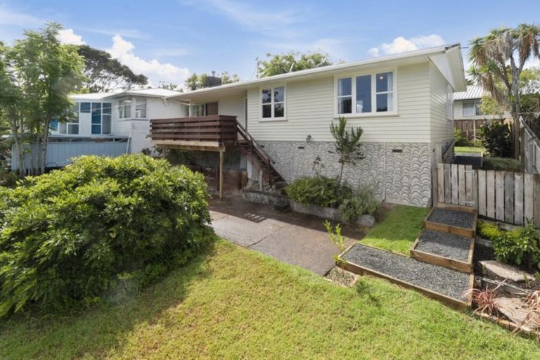 Photo of property in 93 Sabulite Road, Kelston, Auckland, 0602