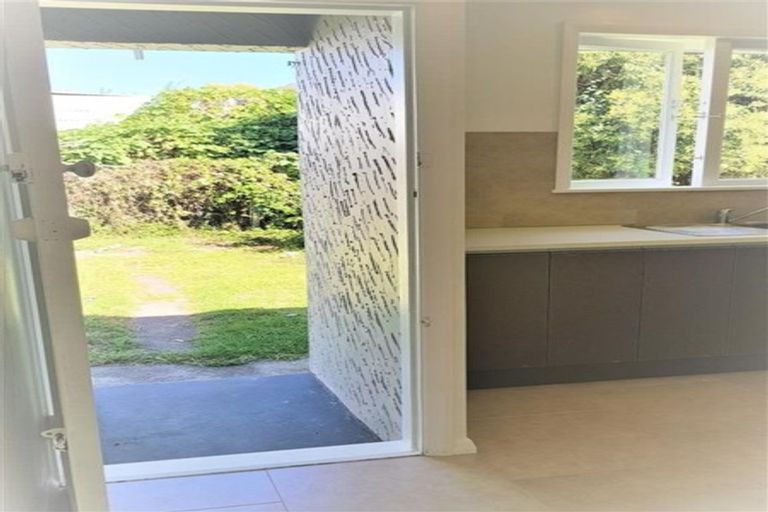 Photo of property in 1/166 Lake Road, Northcote, Auckland, 0627