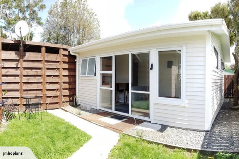 Photo of property in 98/98a Glenpark Avenue, Frankleigh Park, New Plymouth, 4310