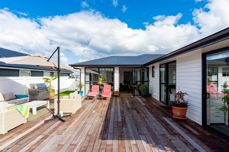 Photo of property in 62 Stace Hopper Drive, One Tree Point, 0118