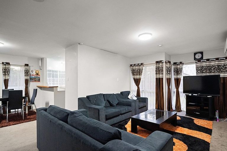 Photo of property in 2/20 Ross Martin Court, Conifer Grove, Takanini, 2112