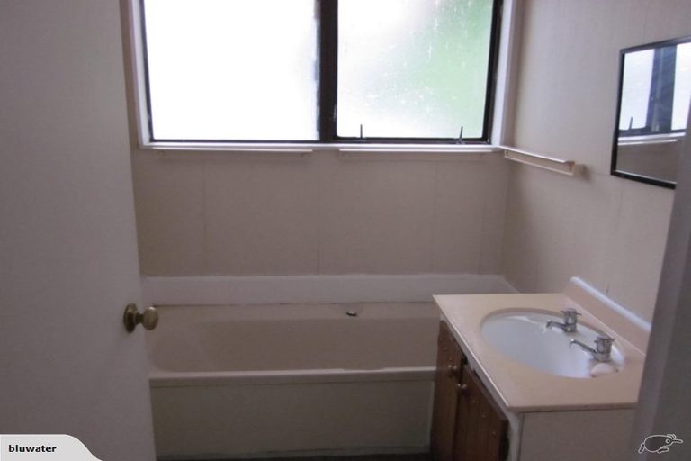 Photo of property in 4 Sasanqua Way, Crofton Downs, Wellington, 6035